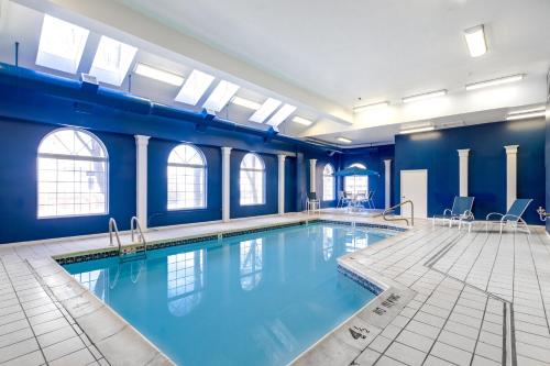 Marylander Condominiums, 90 steps from the beach - 수영장