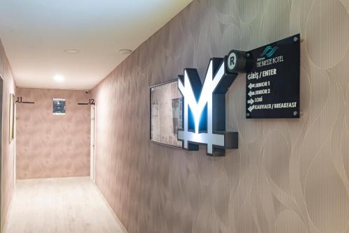The Breeze Hotel - image 10