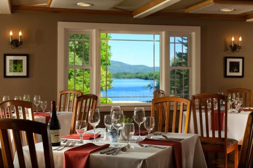 Inn at Pleasant Lake in New London, USA