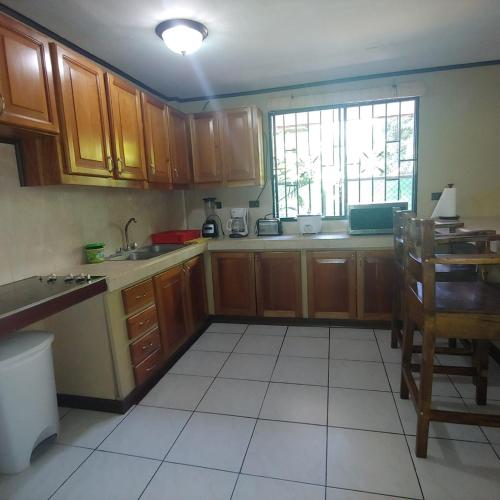 Condo Bambu 500m por Playa Hermosa con todo de necesidades no mascotas