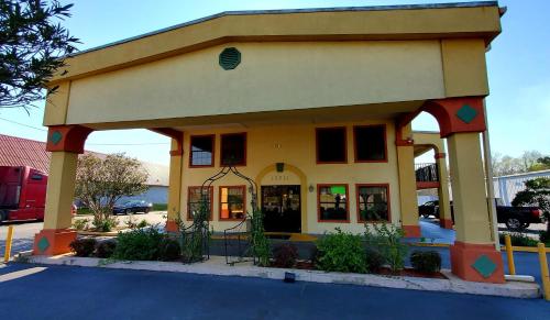 Thomasville Inn - main image