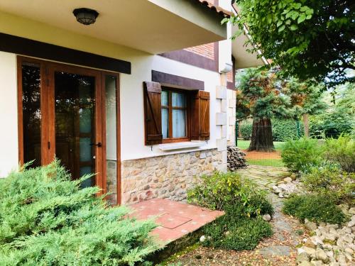 Ieeja, Caserio Arrigorri Casa Rural familiar con Jardín y Vistas al Gorbea, Álava (Caserio Arrigorri Casa Rural familiar con Jardin y Vistas al Gorbea, Alava) in Zuia