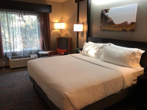 Holiday Inn Windsor - Wine Country, an IHG Hotel