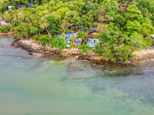A szálláshely kívülről, secret garden family house near Bang Bao Bay