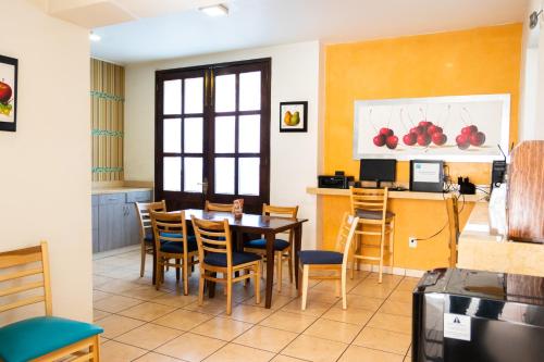 Darījumu centrs, Happy Express Hotel in Oahaka