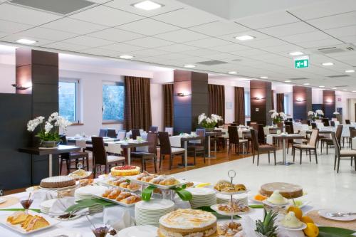Ресторан, Holiday Inn Salerno-Cava De' Tirreni By IHG in Кава де Тірренія