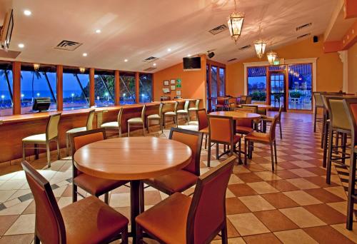 Pub/salong, Holiday Inn Ponce & El Tropical Casino in Ponce