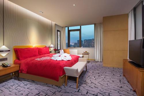 One-Bedroom Suite Lounge Access image 3