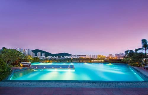 크라운 플라자 산야 시티 센터 바이 IHG - 수영장