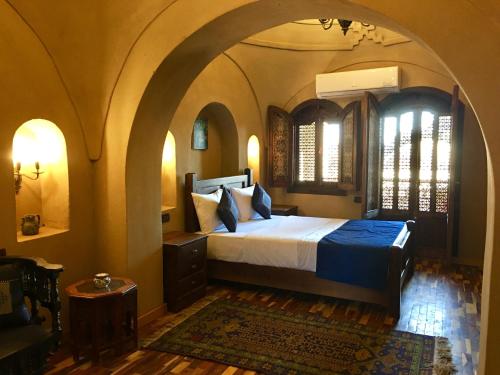 Queen Room with Balcony - Sapphire room in Djorff Palace