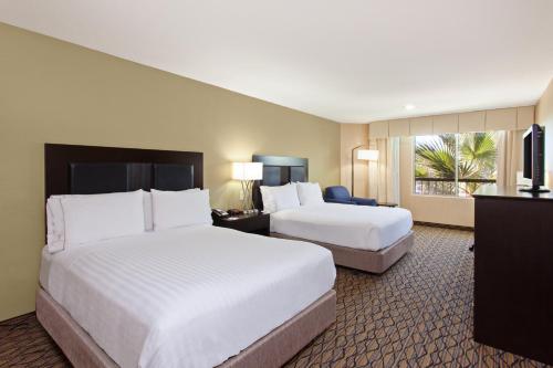 Holiday Inn Express Newport Beach, an IHG Hotel