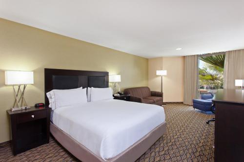 Holiday Inn Express Newport Beach, an IHG Hotel