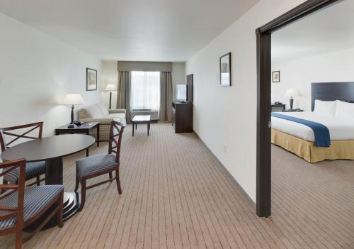 Holiday Inn Express & Suites - Omaha I - 80 an IHG Hotel - image 9
