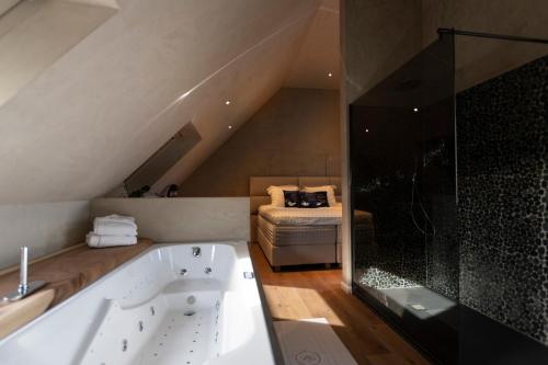 Chambre double avec 1 ou 2 lits, deluxe, bain à remous