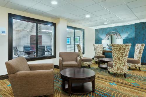 Holiday Inn Express Hotel & Suites Bentonville, an IHG Hotel