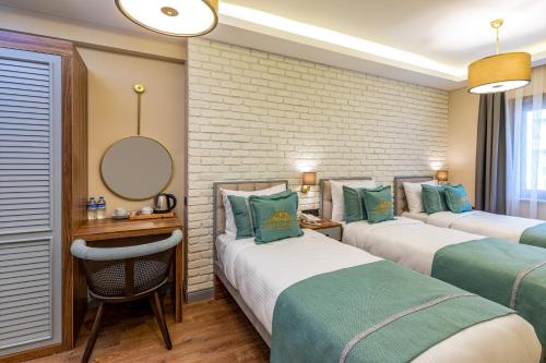 Standard Triple Room image 7