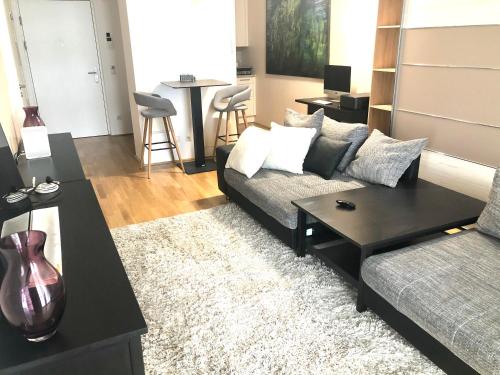 Amazing Austria Center Apartment near UNO City