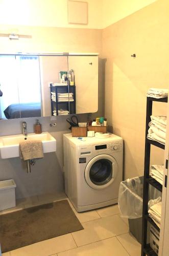 Amazing Austria Center Apartment near UNO City, Viena (foto 11)