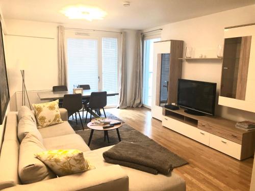 Amazing Austria Center Apartment near UNO City