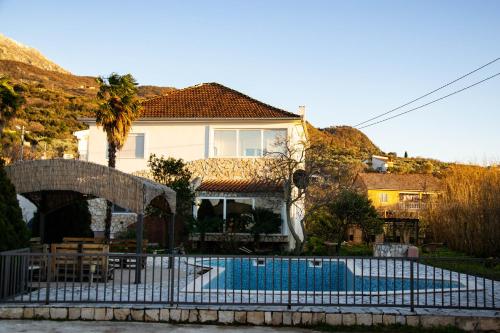 KUCA SAMOS