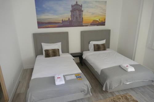 2 twin beds