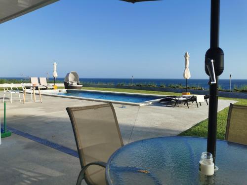 Ocean Breeze Cove - Luxury Retreat