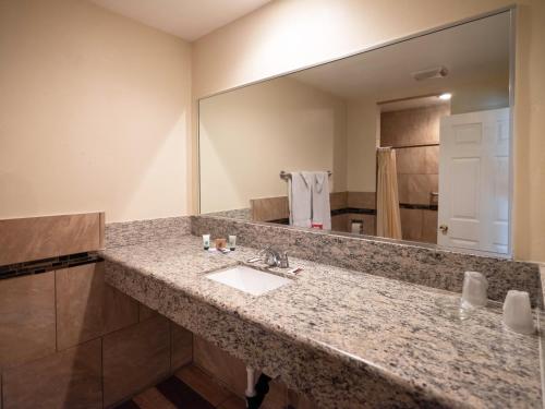 Parkside Inn – Long Beach, CA