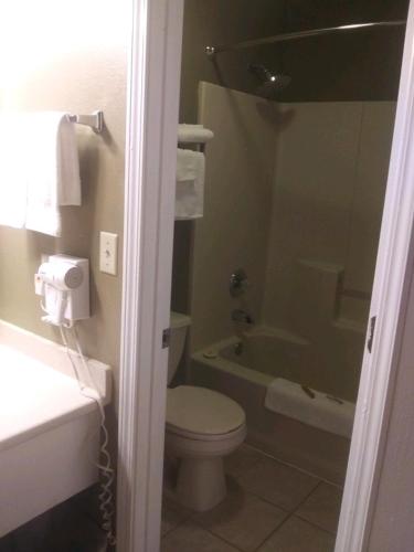Whispering Creek Lodging & RV Resort photo