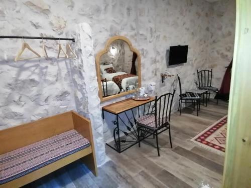 Double Room with Mountain View image 10