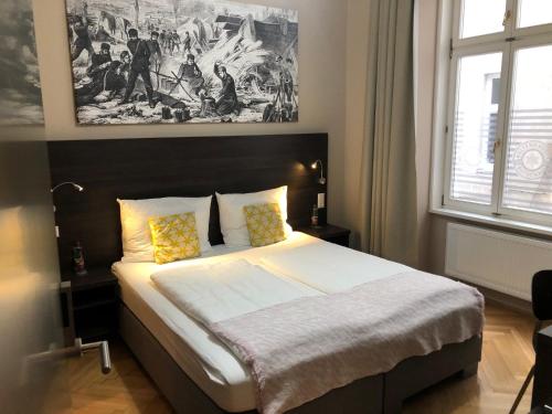 Double or Twin Room image 4