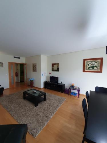 Aptº T2 Duplex - S. Pedro III - image 11