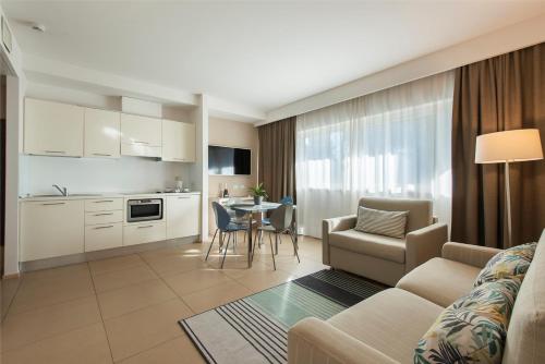 Suite with Kitchenette