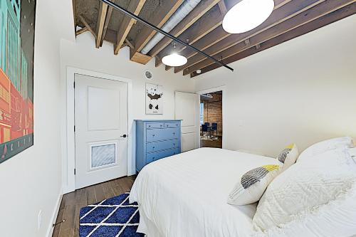 New Listing! Stylish Condo with Pool at The 1865 condo - main image