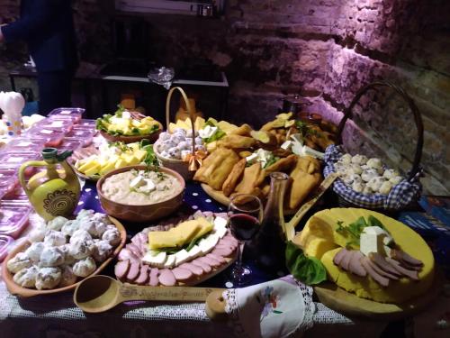 Ēdiens un dzērieni, Kuca za odmor RADMILA - Rogljevacke pivnice in Rogljevo
