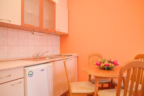 Flora Apartments - Daisy