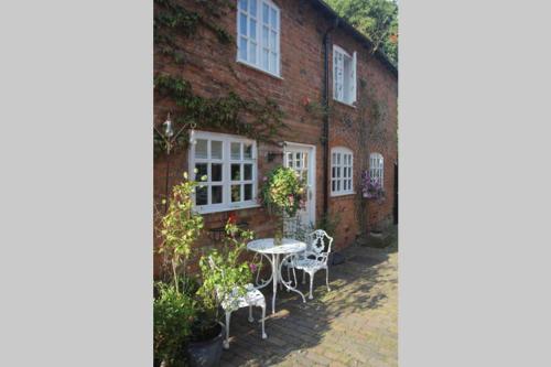 Delightful 2 Bedroom Cottage