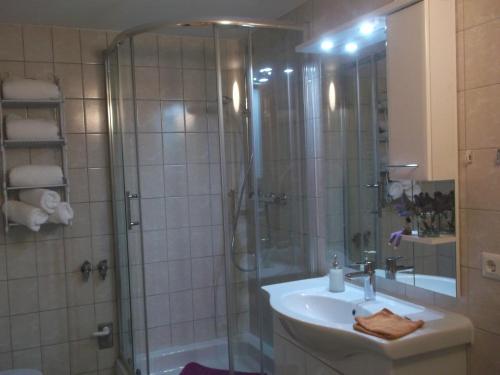 Banyo, Haus am Wald in Langengrassau