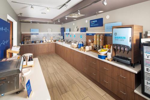 Holiday Inn Express & Suites Bellevue (Omaha Area) by IHG - 식음료(F&B)