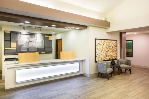 Holiday Inn Express Hotel & Suites Bellevue-Omaha Area