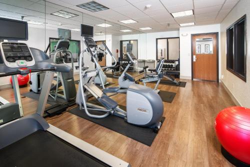 Holiday Inn Express & Suites Bellevue (Omaha Area) by IHG - 스파