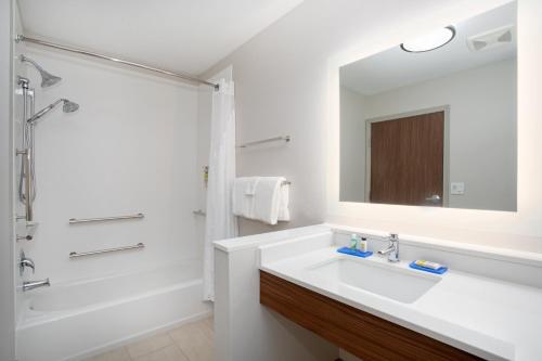 Holiday Inn Express & Suites - Dakota Dunes an IHG Hotel - image 3