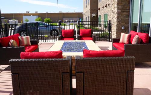 Holiday Inn Express & Suites Omaha - Millard Area