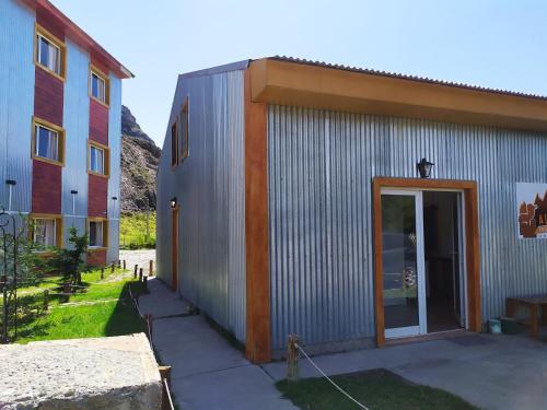 숙소 외관, ALMA Travelers in 엘 찰텐