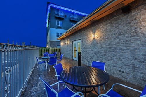 Holiday Inn Express Hotel and Suites Jenks an IHG Hotel - image 7