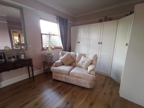 Beautiful self contained apartment with garden, Glasgow (photo 3)