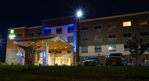 Holiday Inn Express & Suites Omaha - Millard Area, an IHG Hotel