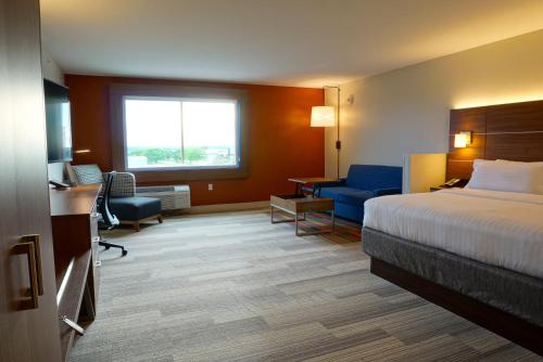 Holiday Inn Express & Suites Omaha - Millard Area, an IHG Hotel