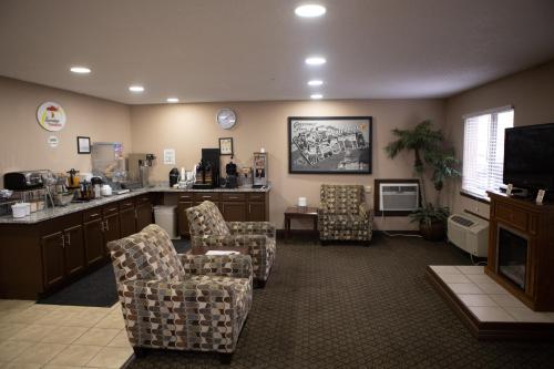 Food and beverages, Super 8 By Wyndham Fairmont in Fairmont (WV)