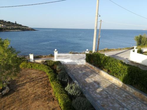 Skats, Breezy Beach House in Mikrolimano