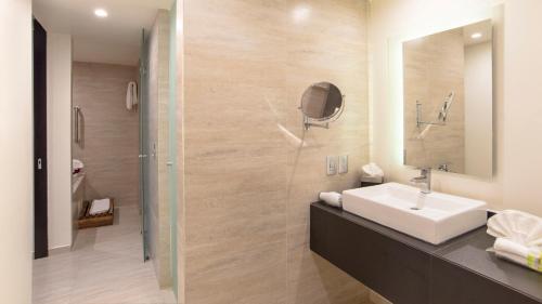 Holiday Inn Mexico Dali Airport by IHG
